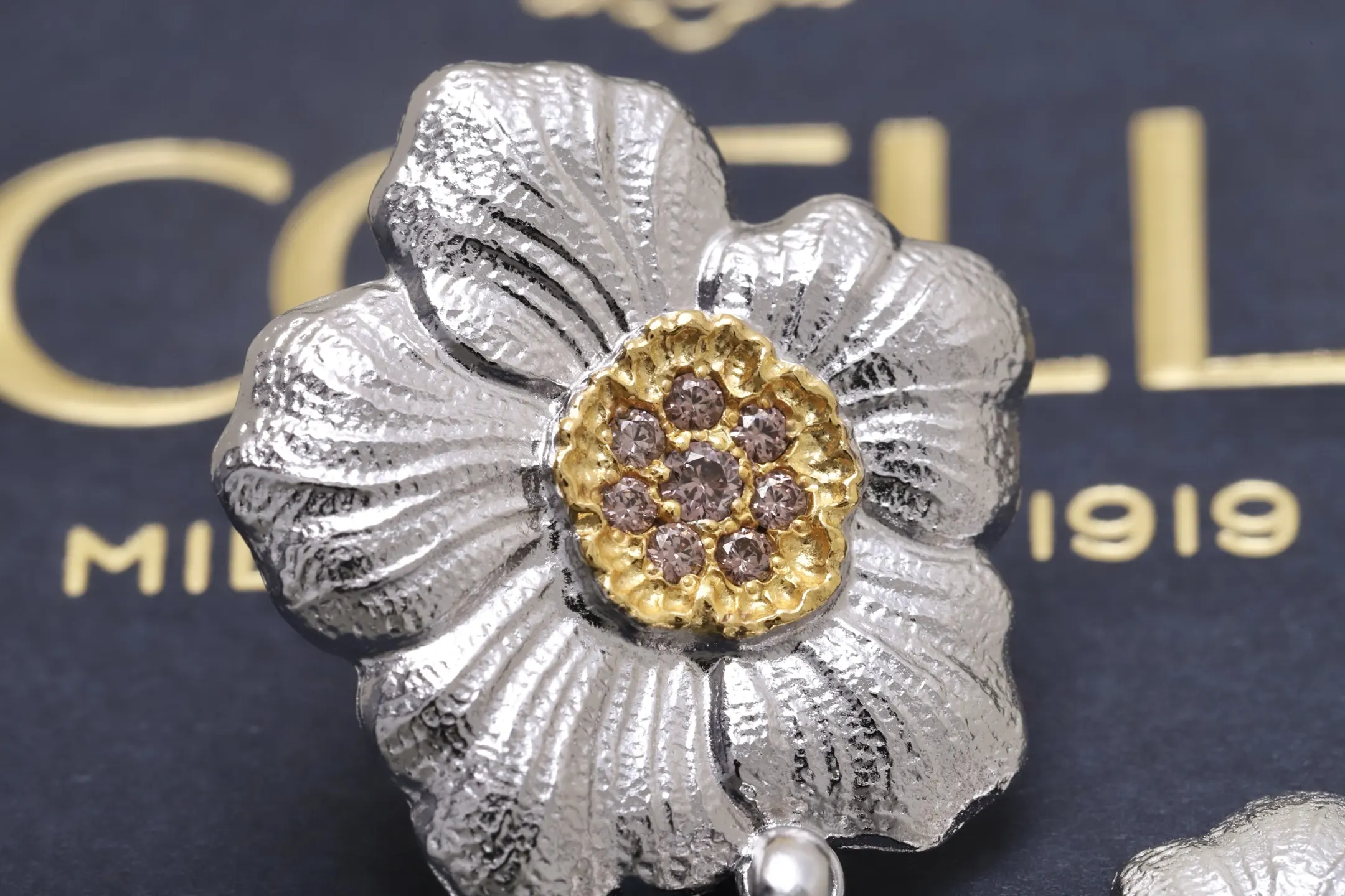Buccellati Gardenia Triple Flower Drop Earrings D135016546 — view 5