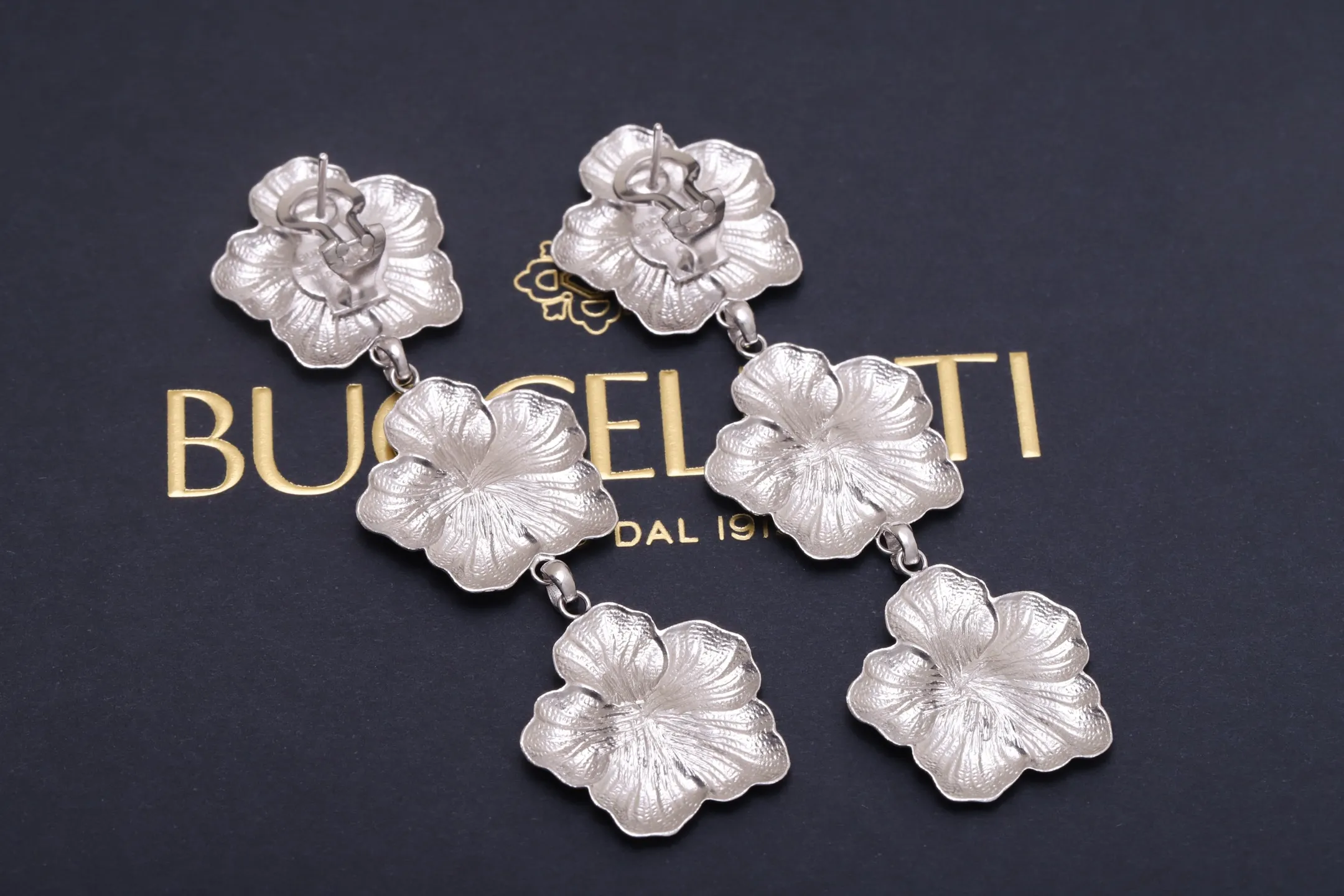 Buccellati Gardenia Triple Flower Drop Earrings D135016546 — view 6