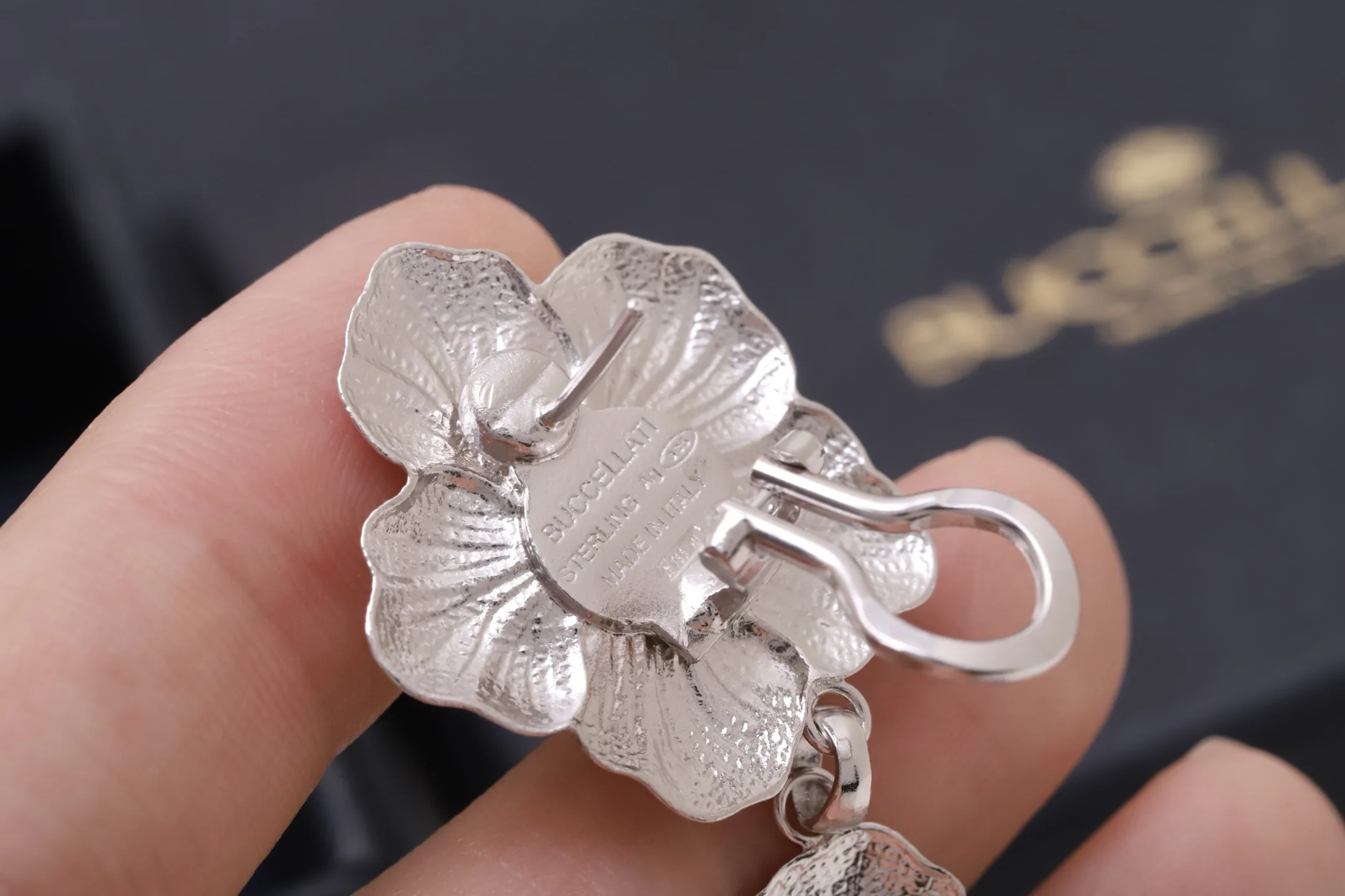 Buccellati Gardenia Triple Flower Drop Earrings D135016546 — view 7