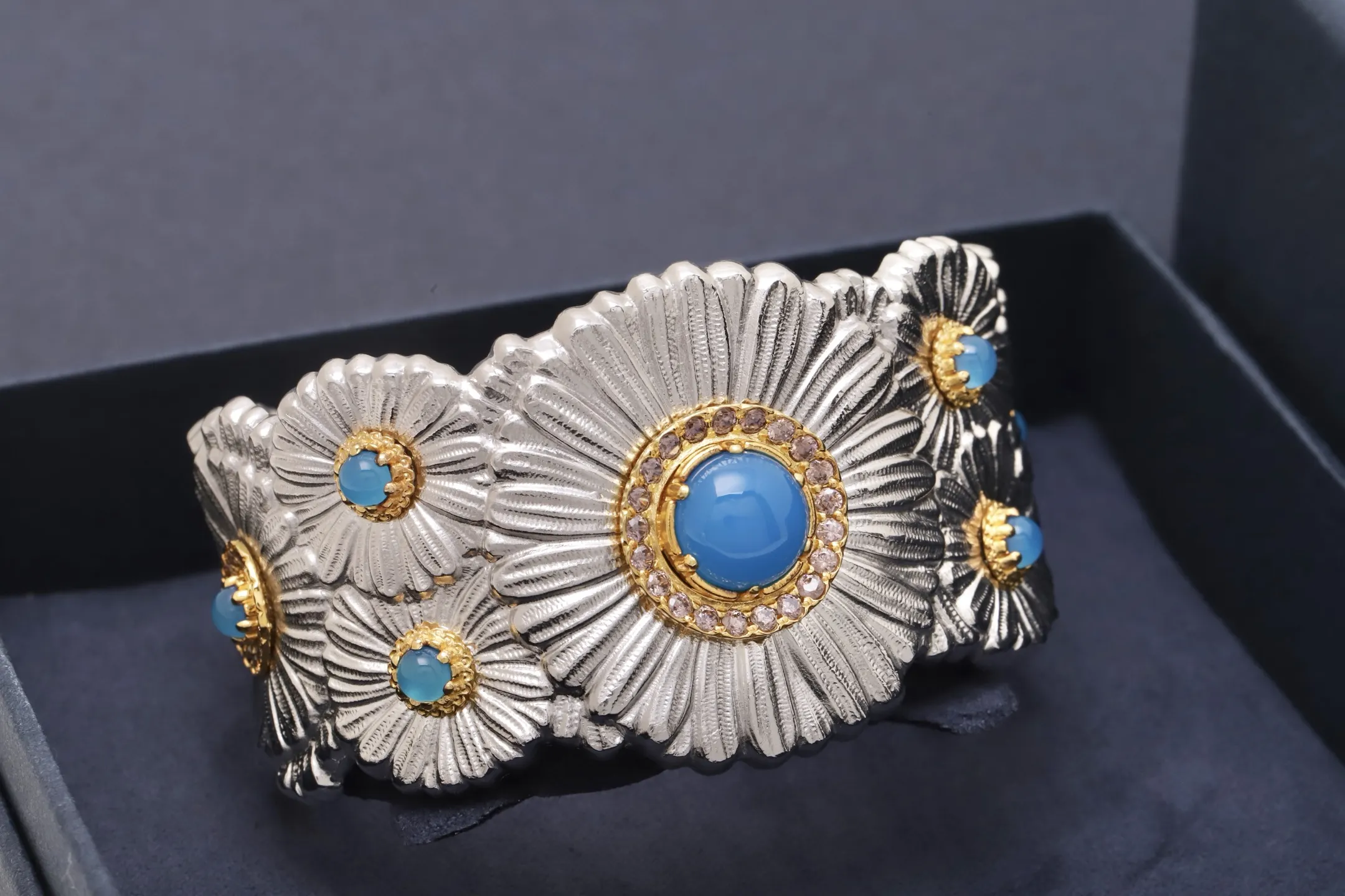 Buccellati Daisy Sapphire Wide Cuff Bracelet D261017506 — view 4