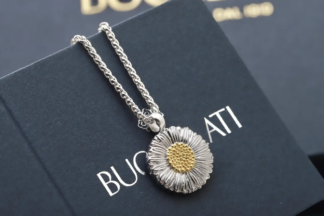 Buccellati Daisy Pendant Necklace D53016817 — view 3