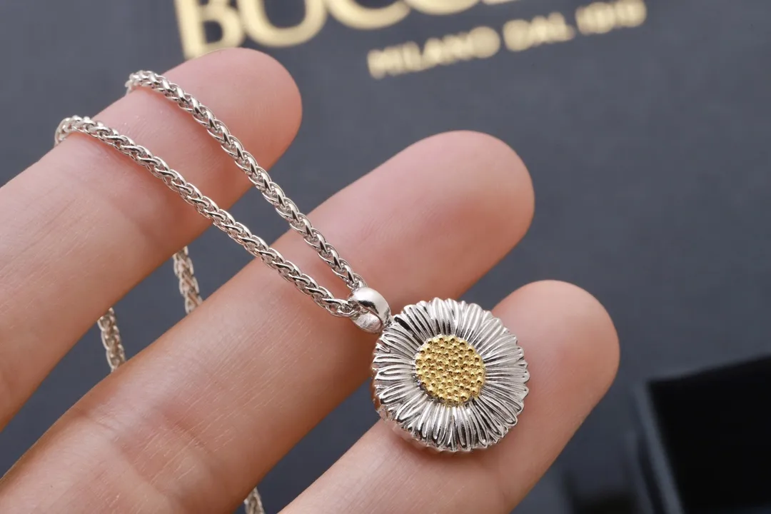 Buccellati Daisy Pendant Necklace D53016817 — view 4