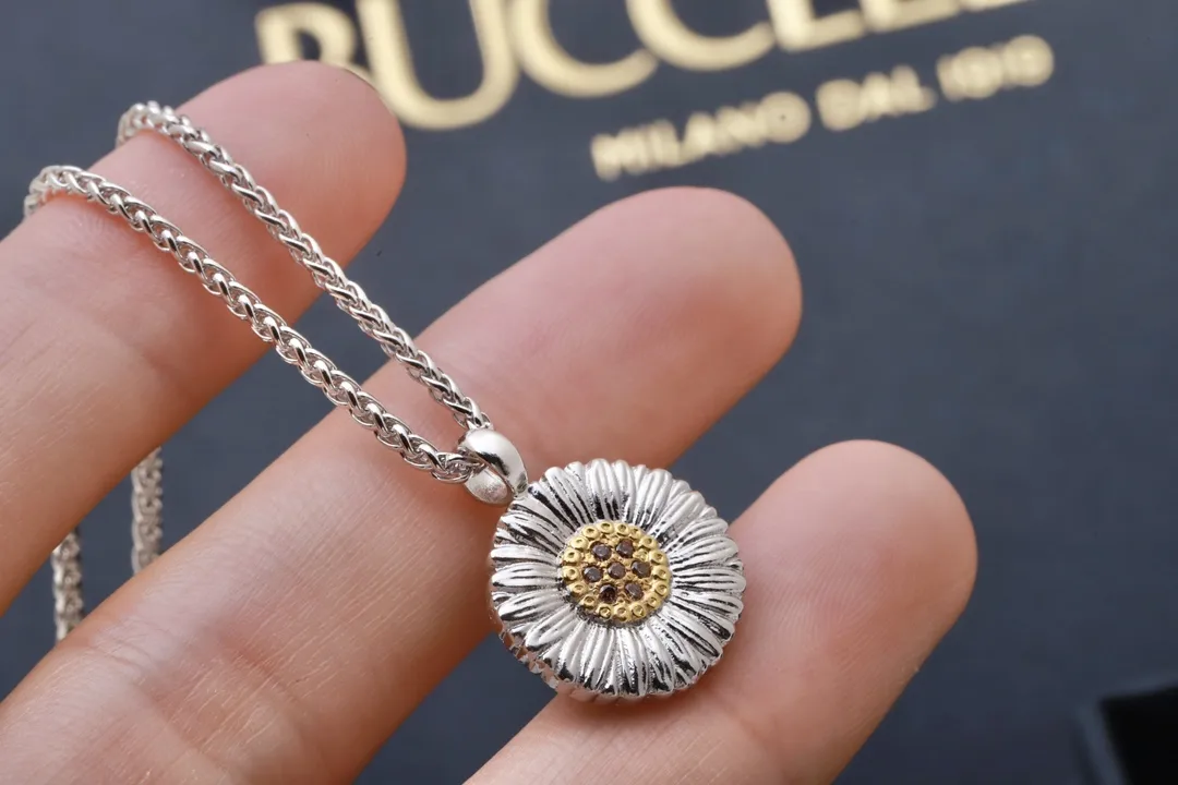 Buccellati Daisy Pendant Necklace with Diamonds D53016816 — view 6