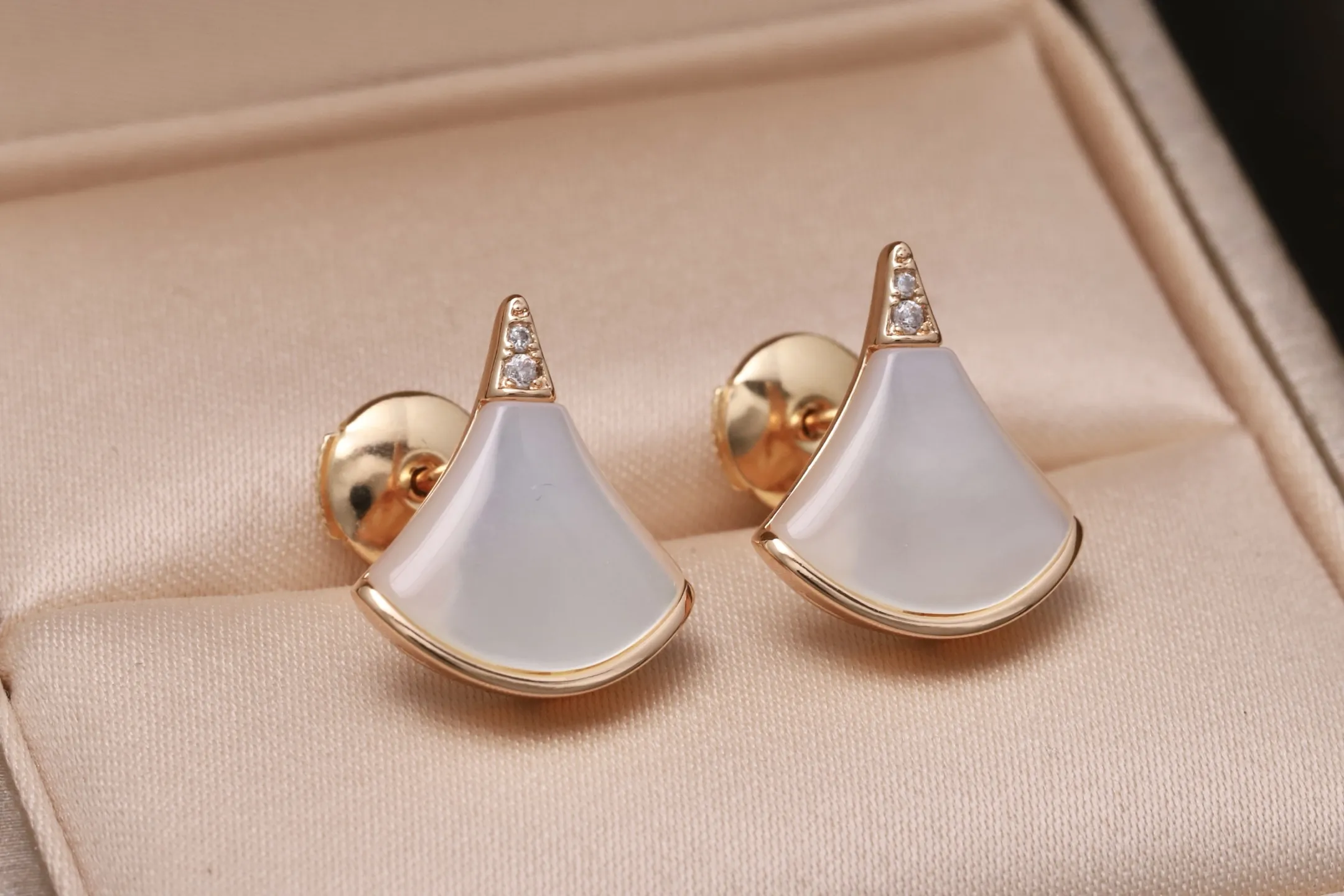 Divas' Dream Mother-of-Pearl and Diamond Earrings D15517203 — view 3