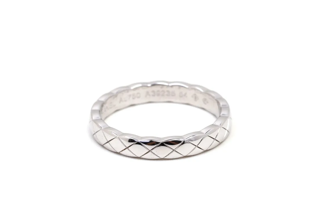 Coco Crush Quilted Narrow Band Ring D22516797 — view 2
