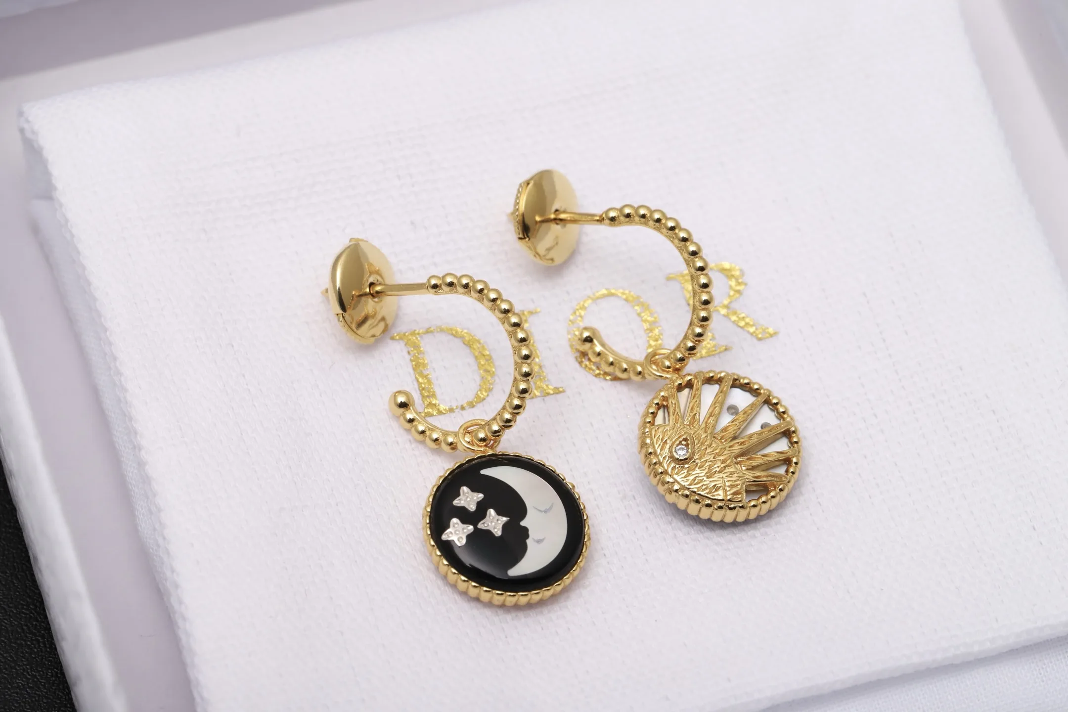 Rose des Vents Sun and Moon Drop Earrings D20017663 — view 3