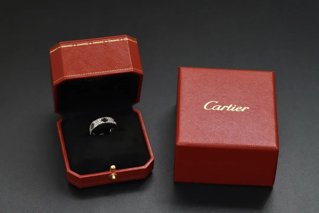 Love Pave Diamond and Black Ceramic Ring (Gold-Plated Brass) D20016881 — view 4