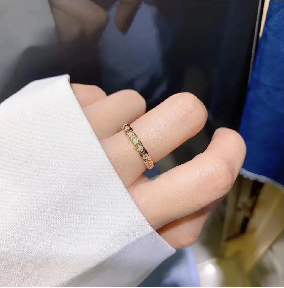 Coco Crush Diamond-Set Slim Ring D23516798 — view 8