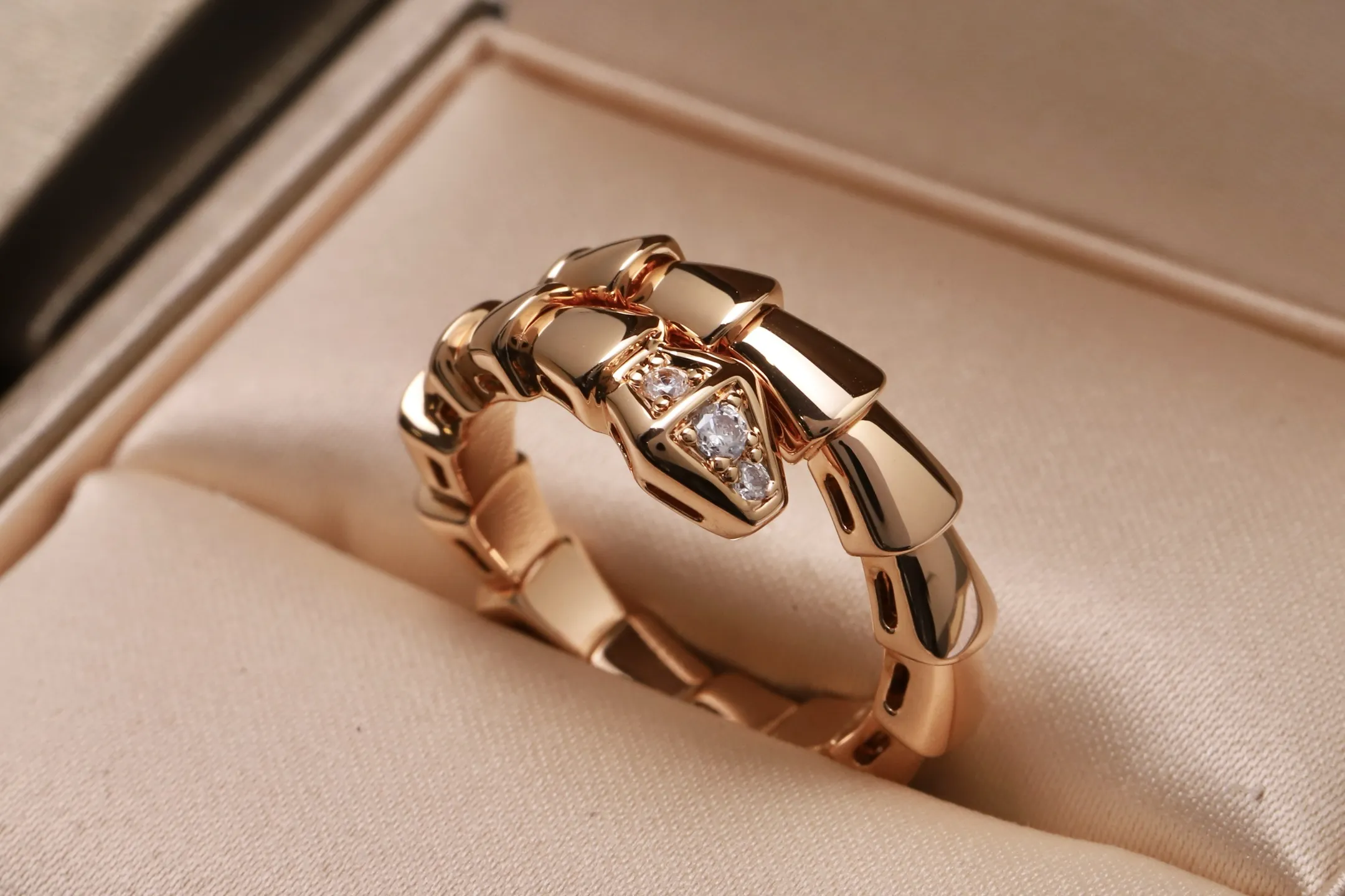 Serpenti Viper Ring with Crystal Accents D17017403 — view 3