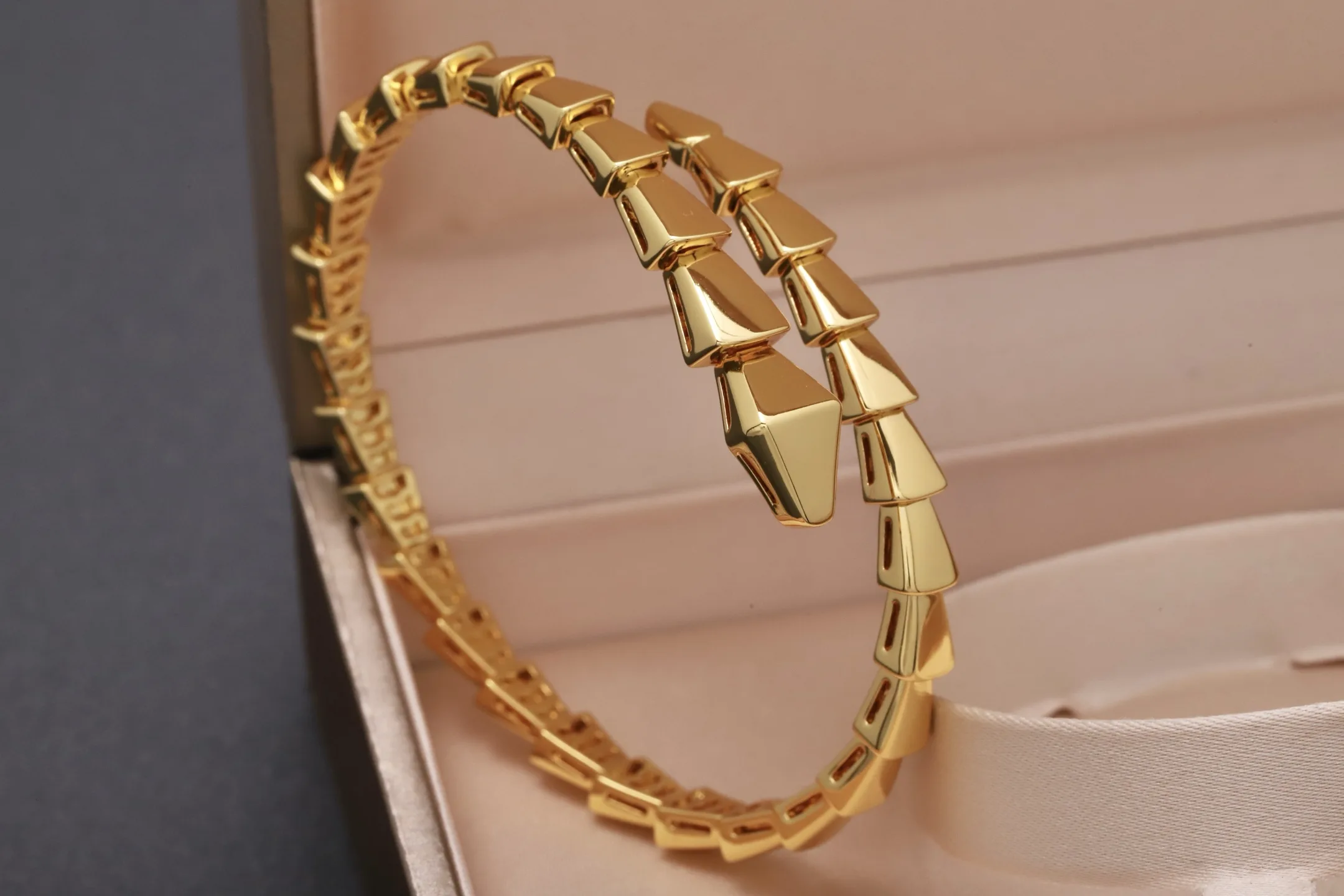 Serpenti Viper Coil Bracelet (Gold-Plated Brass) D20517106 — view 3