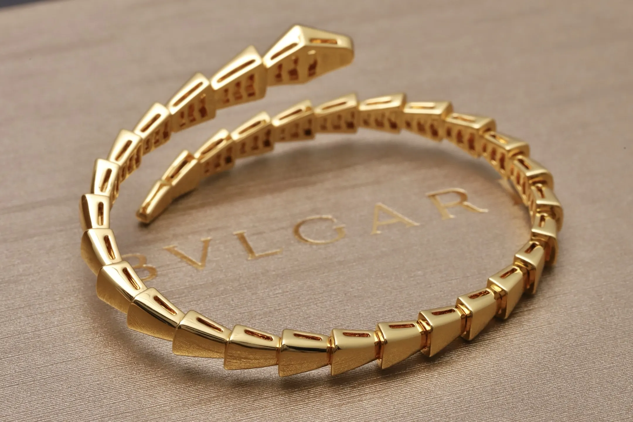 Serpenti Viper Coil Bracelet (Gold-Plated Brass) D20517106 — view 5