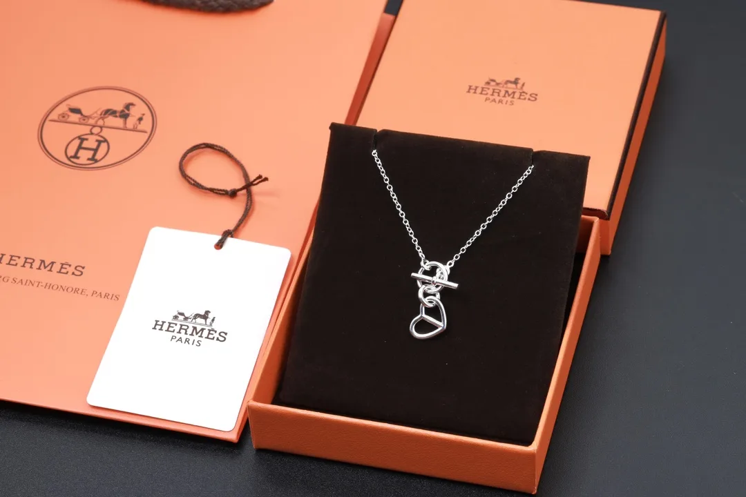 Vertige de Cœur Heart Pendant Necklace (Sterling Silver) D21516783 — view 2