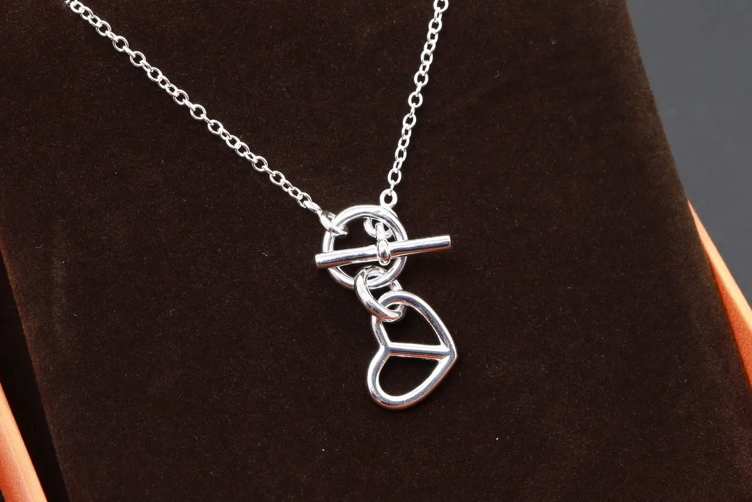 Vertige de Cœur Heart Pendant Necklace (Sterling Silver) D21516783 — view 3