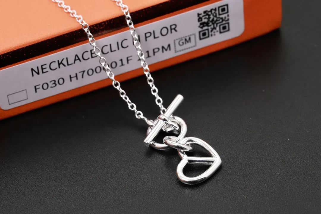 Vertige de Cœur Heart Pendant Necklace (Sterling Silver) D21516783 — view 4