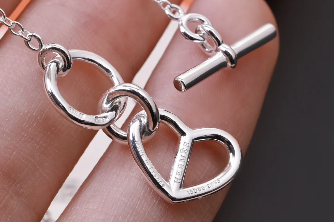 Vertige de Cœur Heart Pendant Necklace (Sterling Silver) D21516783 — view 6
