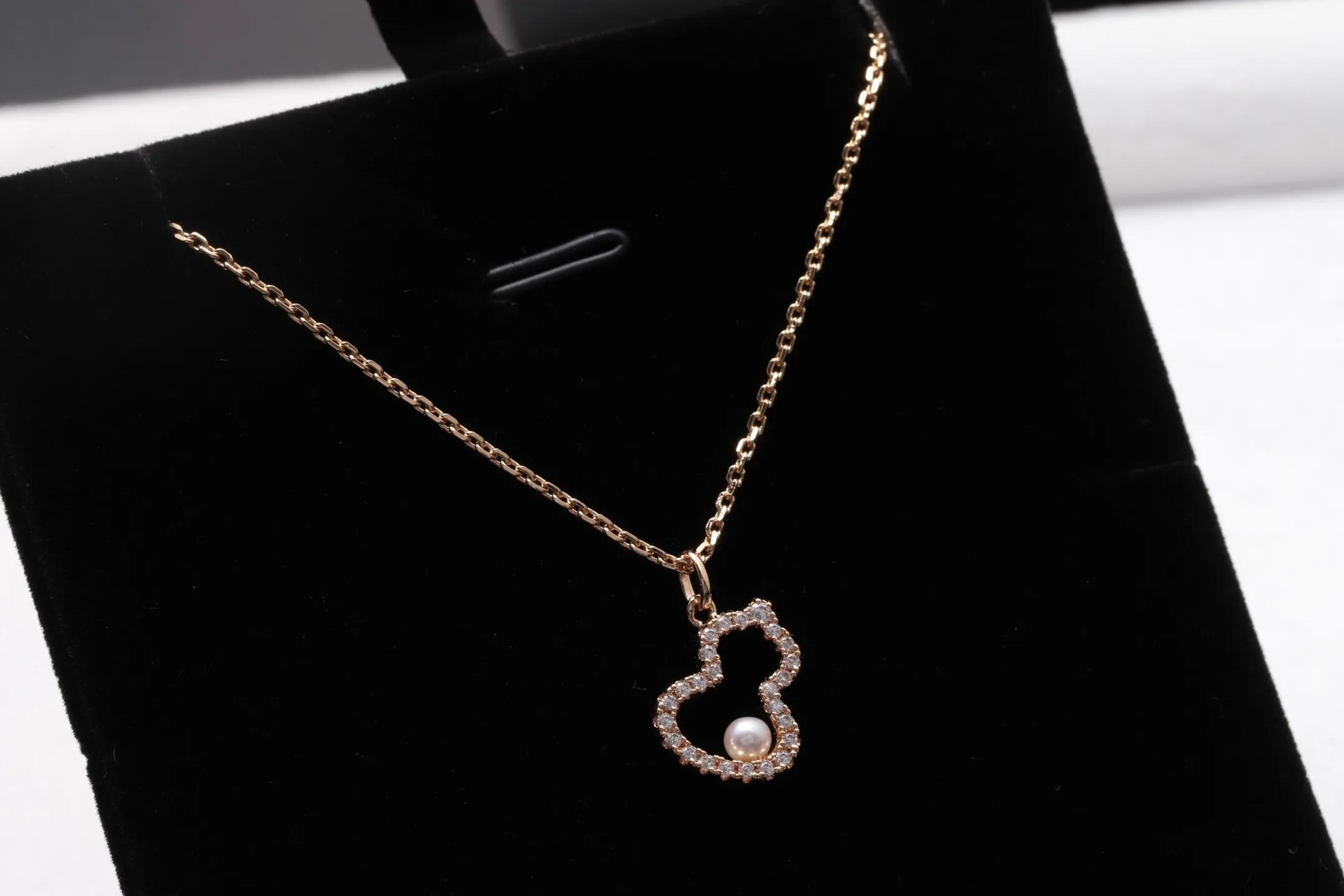 Wulu Pearl and Diamond Pendant Necklace (Gold-Plated Brass) D14517045 — view 3