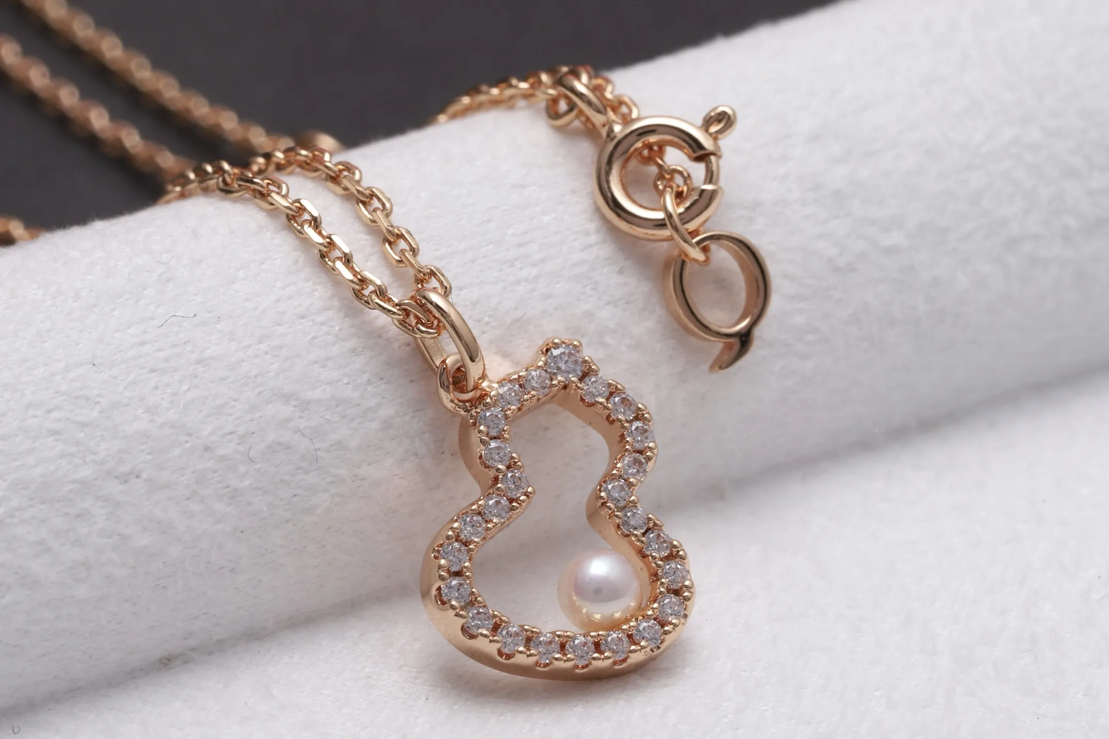 Wulu Pearl and Diamond Pendant Necklace (Gold-Plated Brass) D14517045 — view 5
