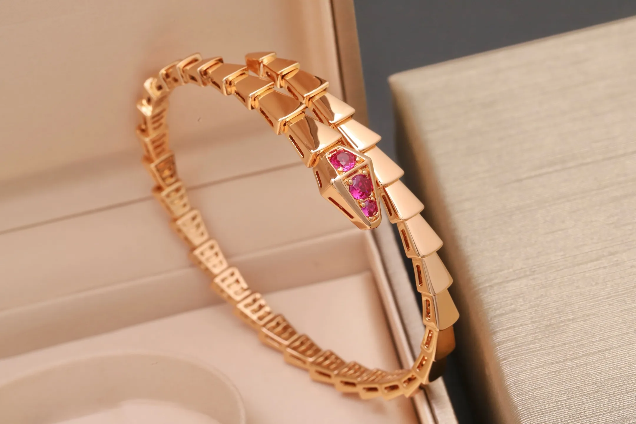 Serpenti Viper Ruby-Set Coil Bracelet D23517737 — view 4