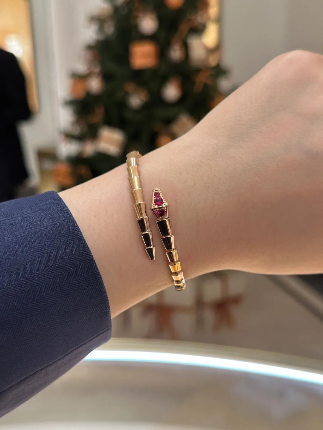 Serpenti Viper Ruby-Set Coil Bracelet D23517737 — view 9