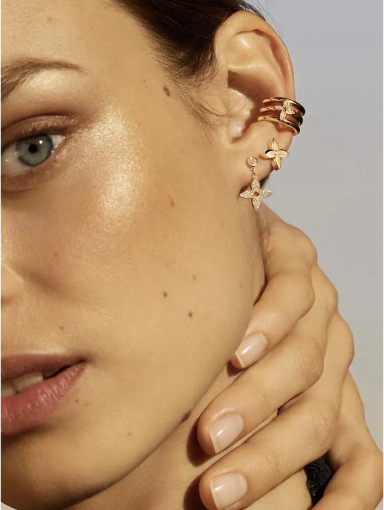 Monogram Flower Crystal Drop Earrings D11016807 — view 8