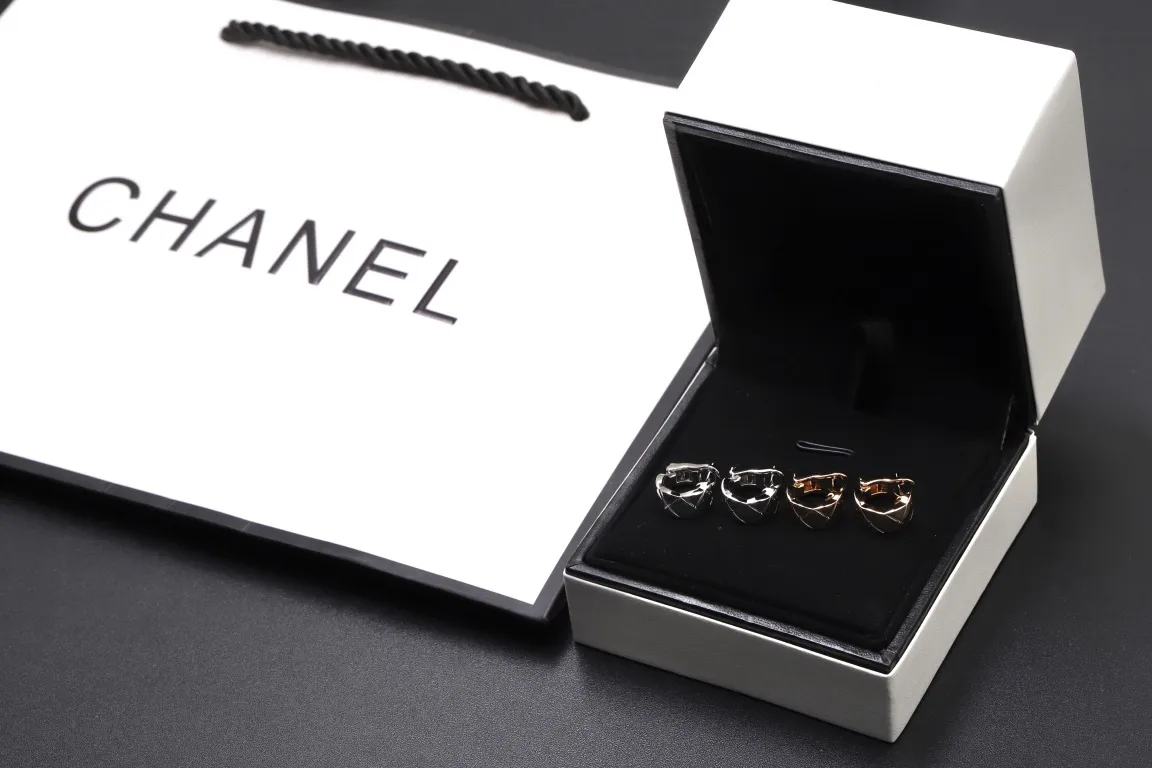 Coco Crush Quilted Hoop Earrings D14517426 — view 2
