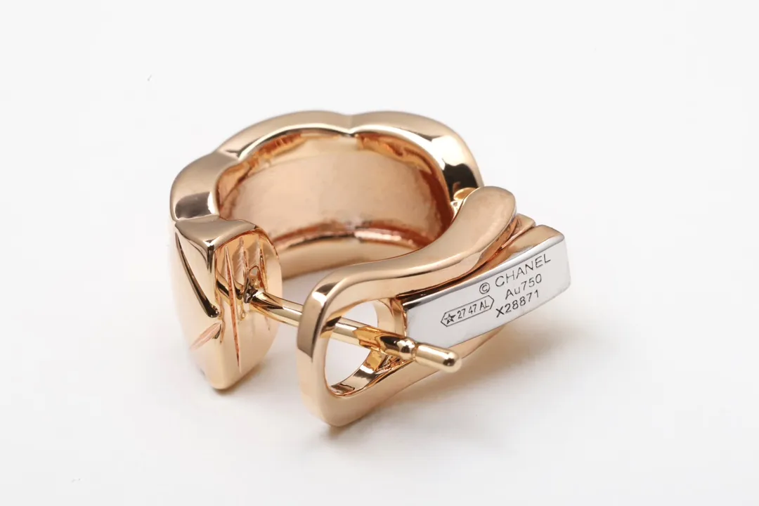 Coco Crush Quilted Hoop Earrings D14517426 — view 7