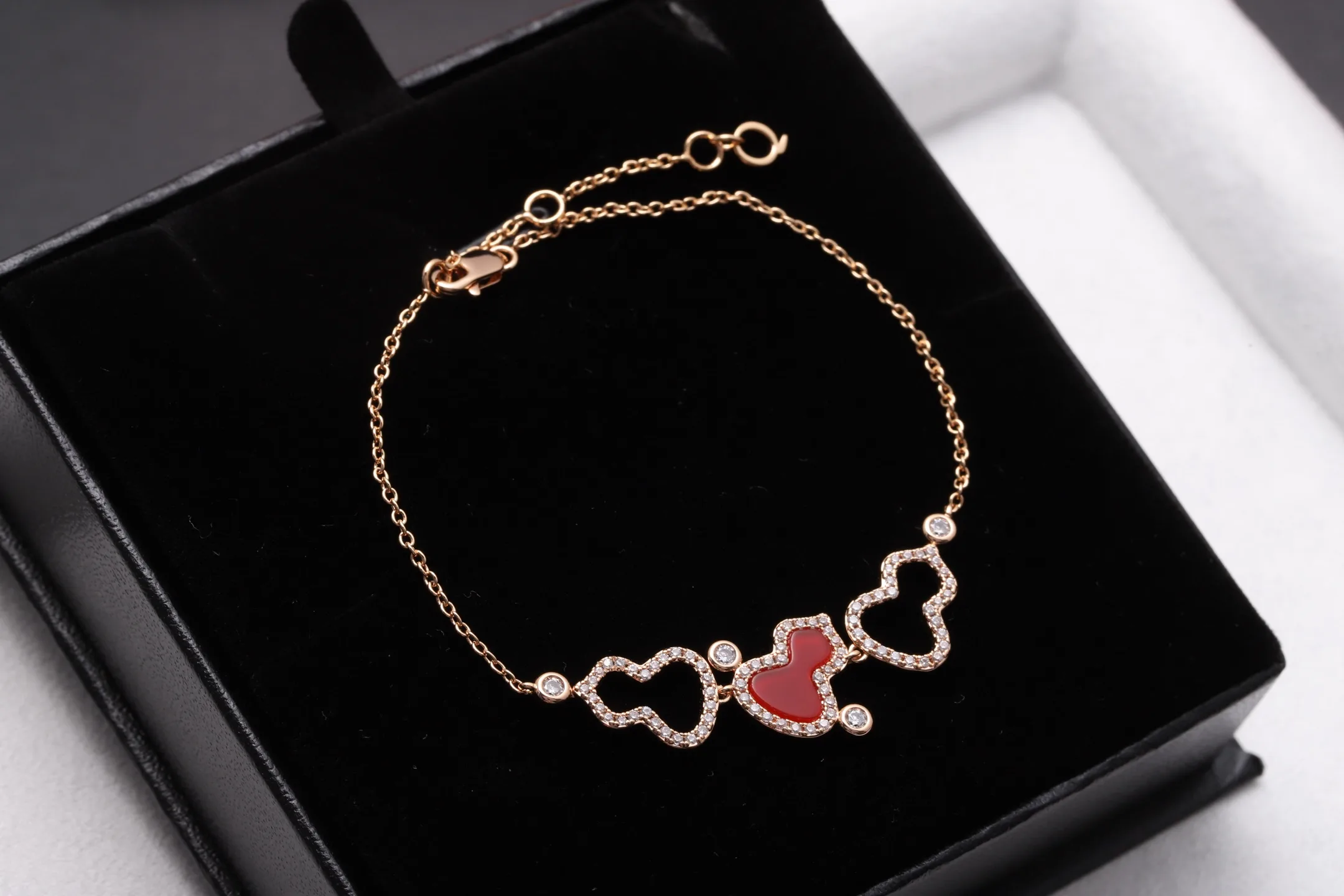 Wulu Cut-Out Agate Bracelet (Gold-Plated Brass) D15017043 — view 3