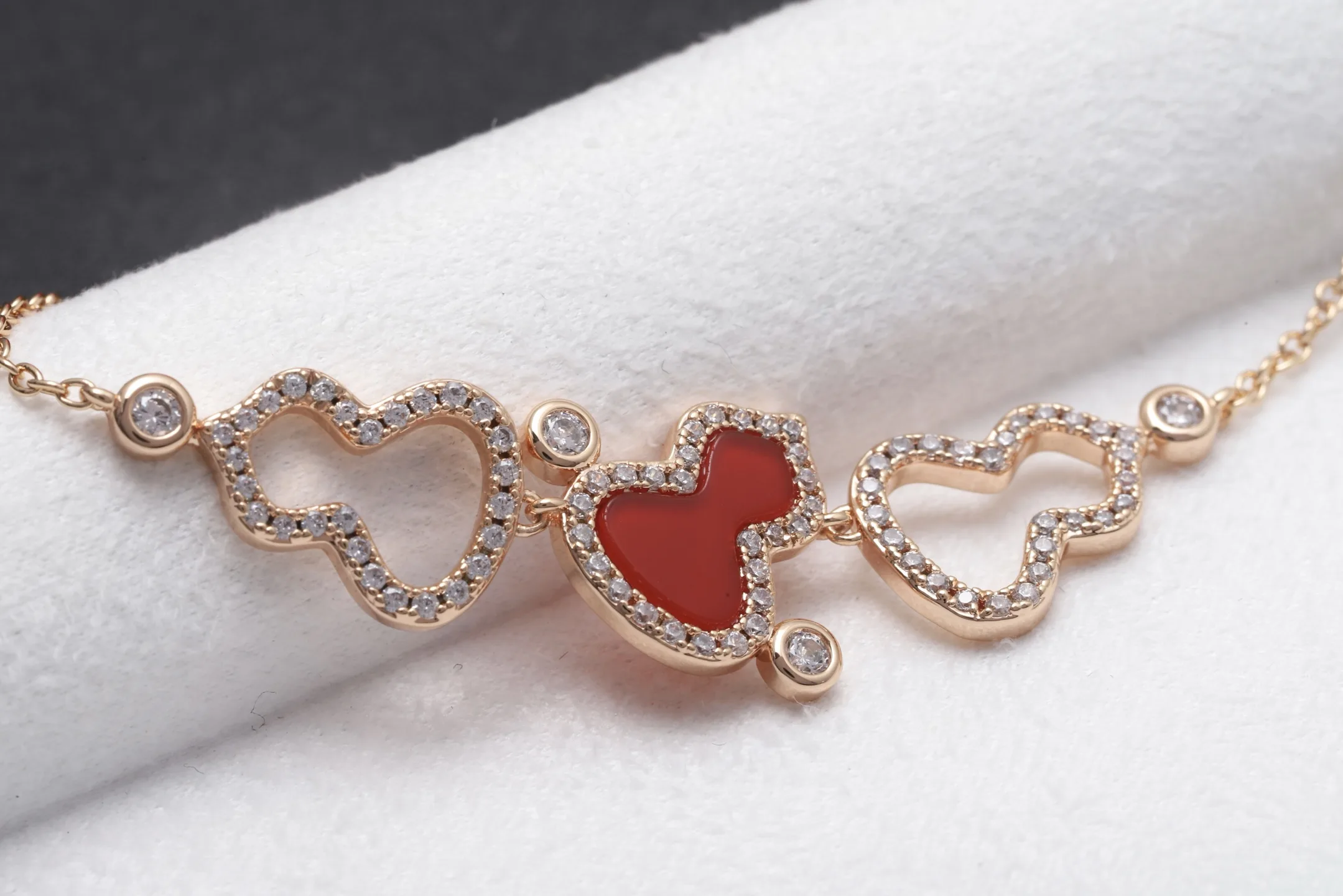 Wulu Cut-Out Agate Bracelet (Gold-Plated Brass) D15017043 — view 4