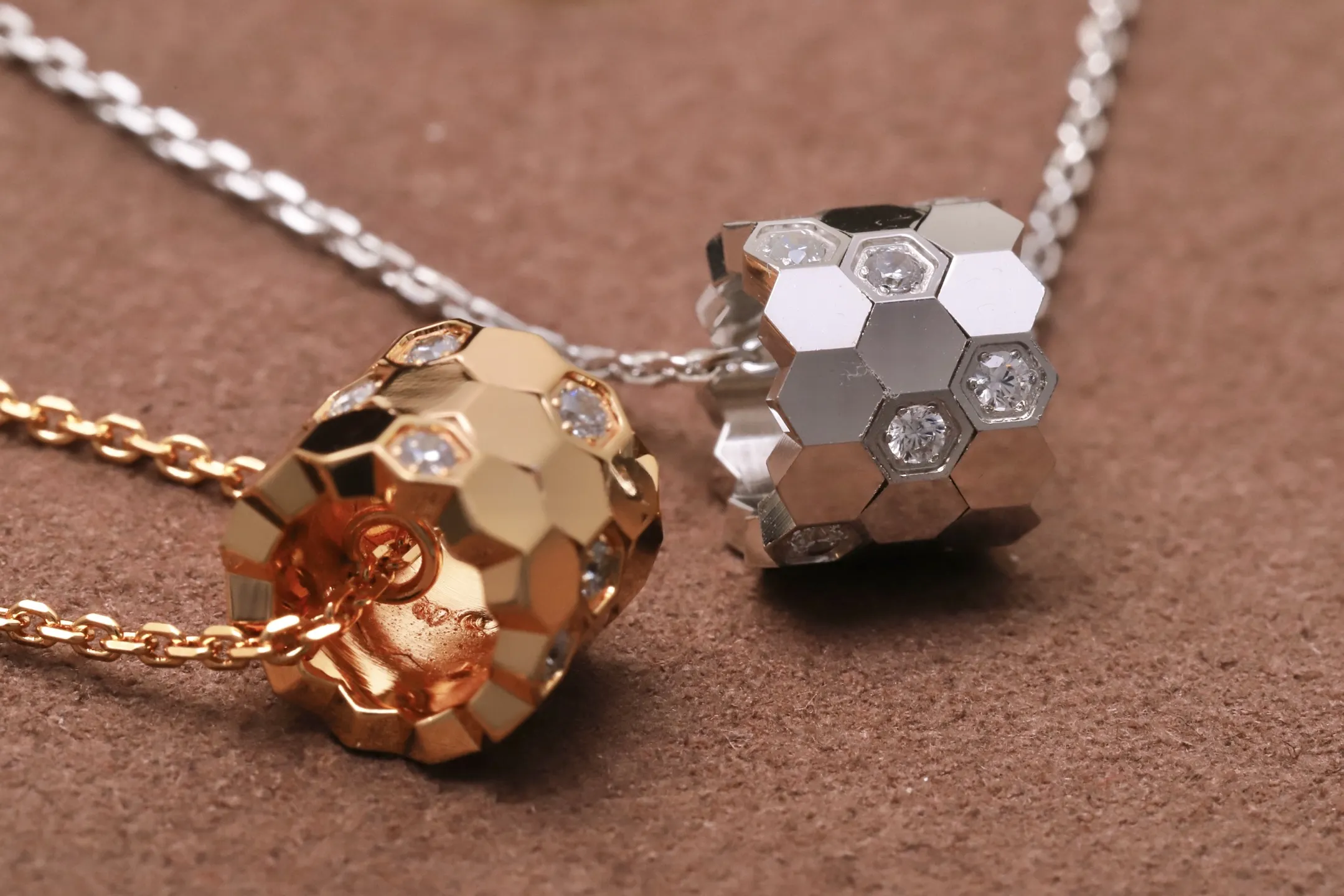 Bee My Love Diamond Honeycomb Pendant Necklace D25516599 — view 4