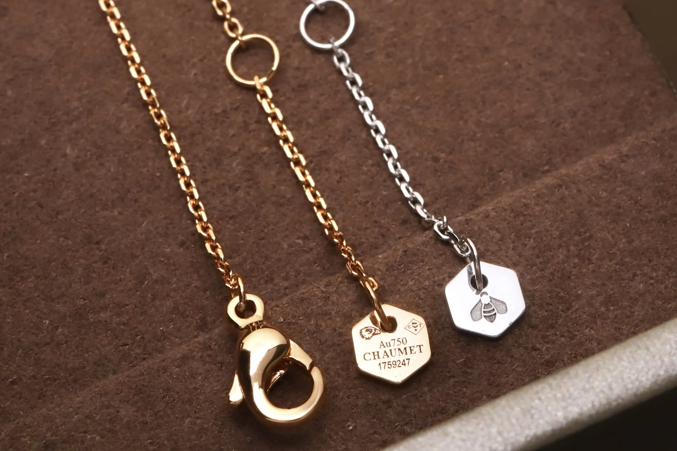 Bee My Love Diamond Honeycomb Pendant Necklace D25516599 — view 7