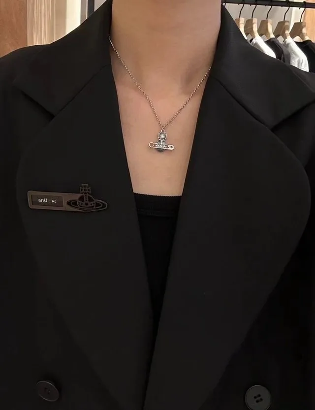 Enamel Orb Safety Pin Pendant Necklace D14016987 — view 9