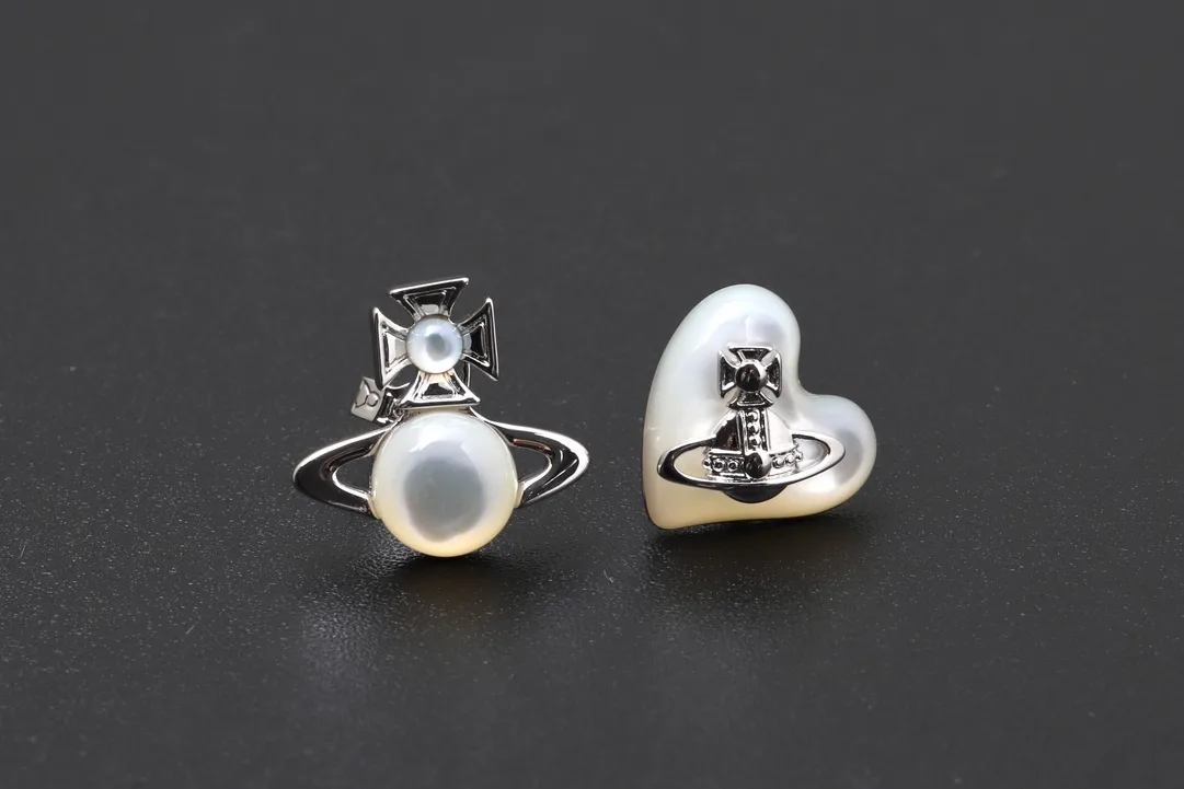 Mother-of-Pearl Heart and Saturn Stud Earrings D15516981 — view 3