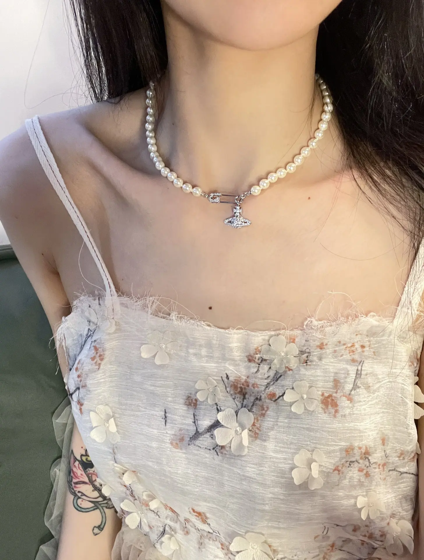 Orb Safety Pin Faux Pearl Necklace D17016998 — view 9