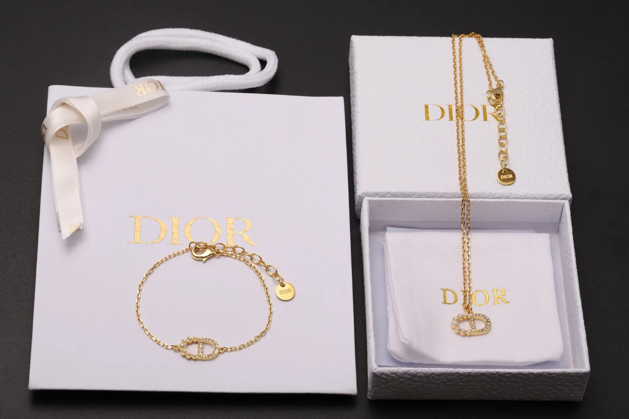 CD Logo Crystal and Resin Pearl Bracelet D13517216 — view 2