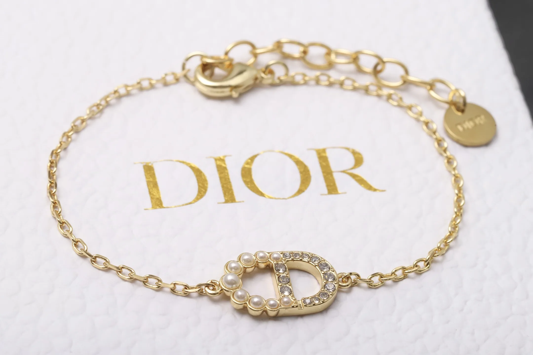 CD Logo Crystal and Resin Pearl Bracelet D13517216 — view 3