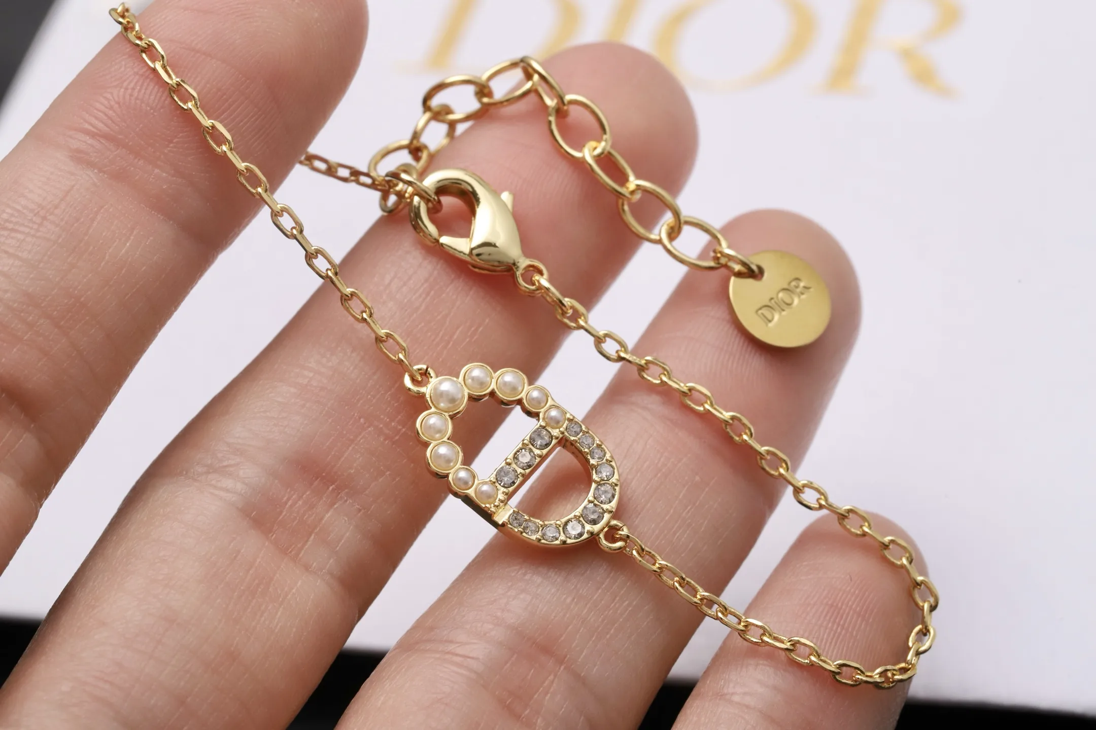CD Logo Crystal and Resin Pearl Bracelet D13517216 — view 4