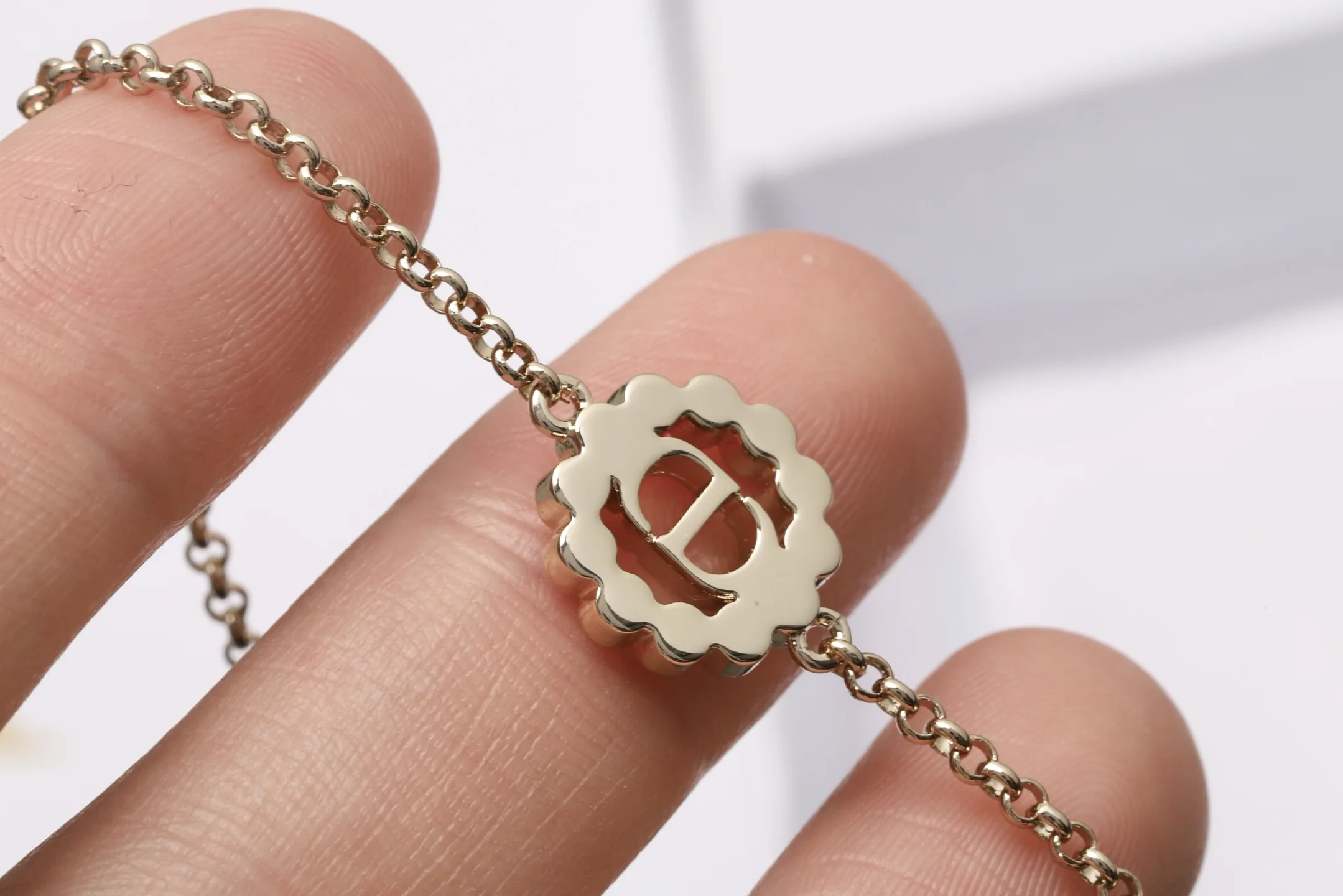 CD Logo Crystal Halo Chain Bracelet D13517102 — view 5
