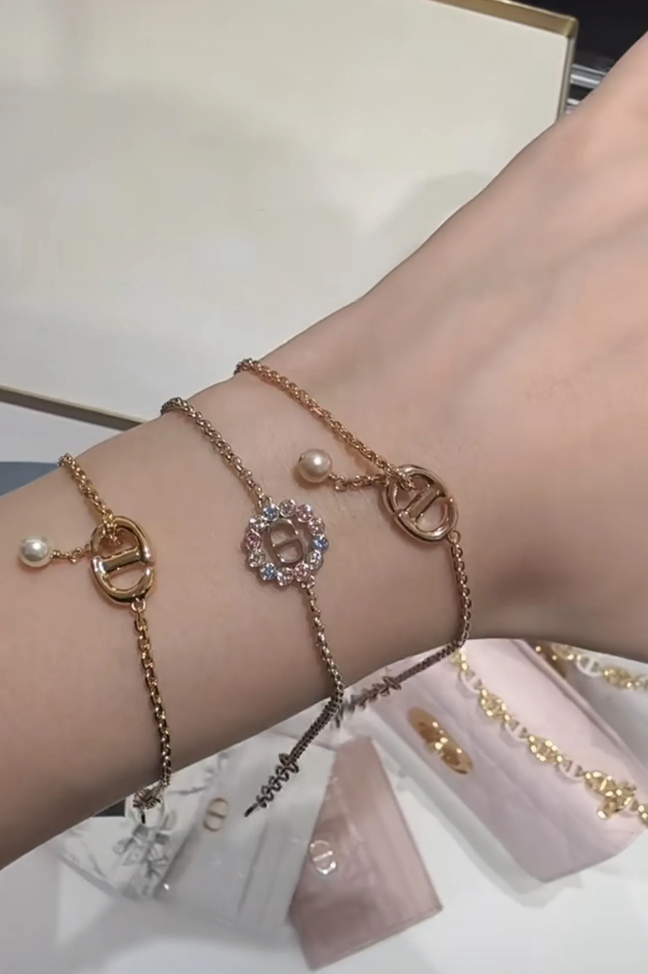 CD Logo Crystal Halo Chain Bracelet D13517102 — view 8