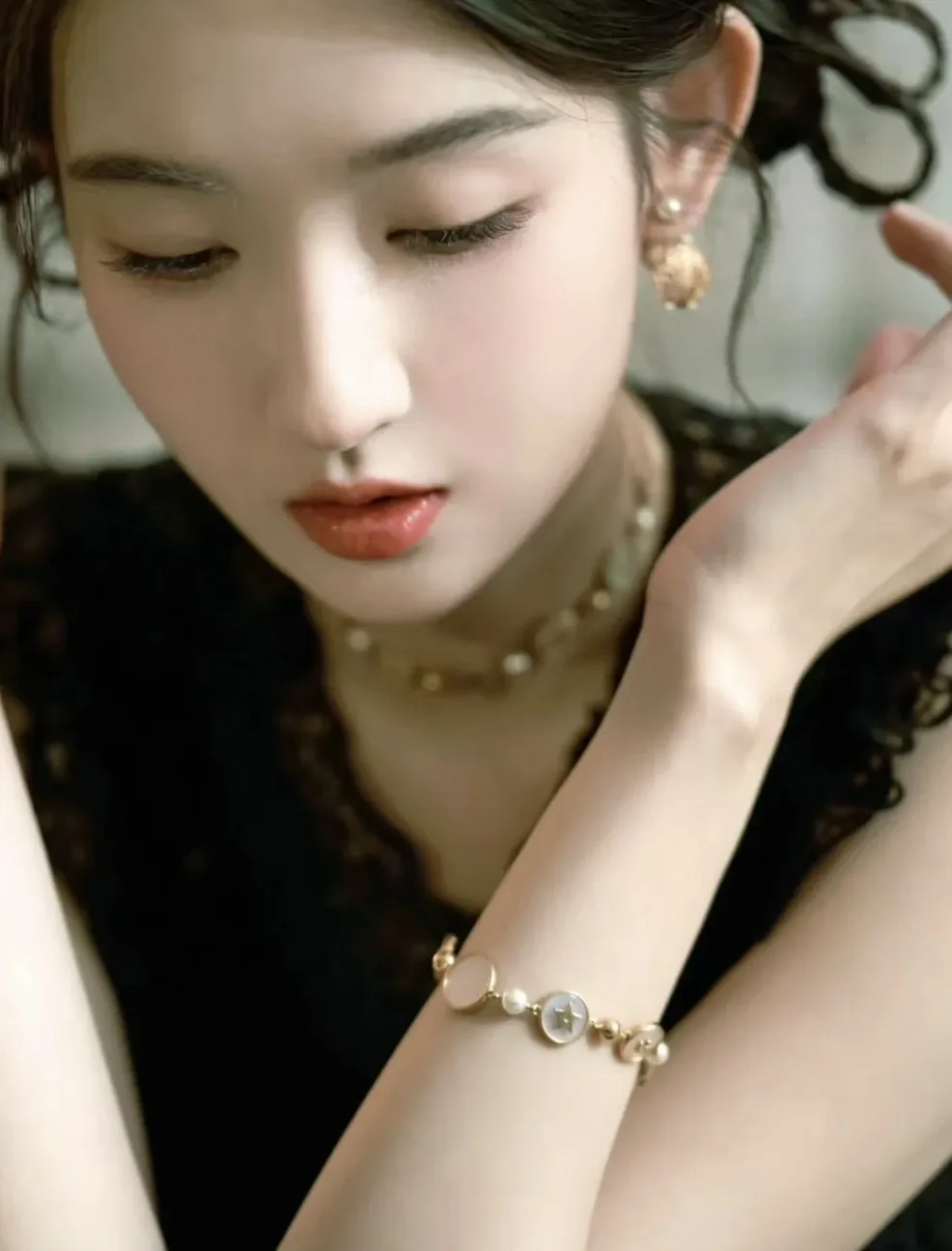 Dior Pastel Resin and Faux Pearl Charm Bracelet D16017661 — view 9