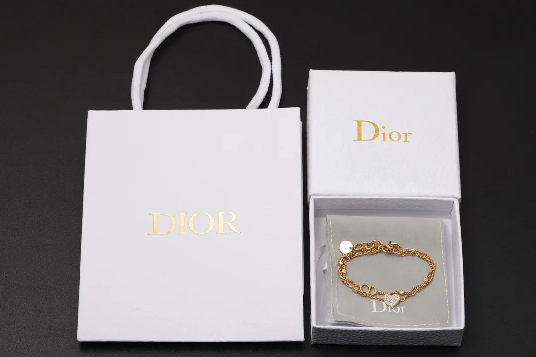 Crystal Heart Charm Bracelet (Gold-Plated Brass) D13517468