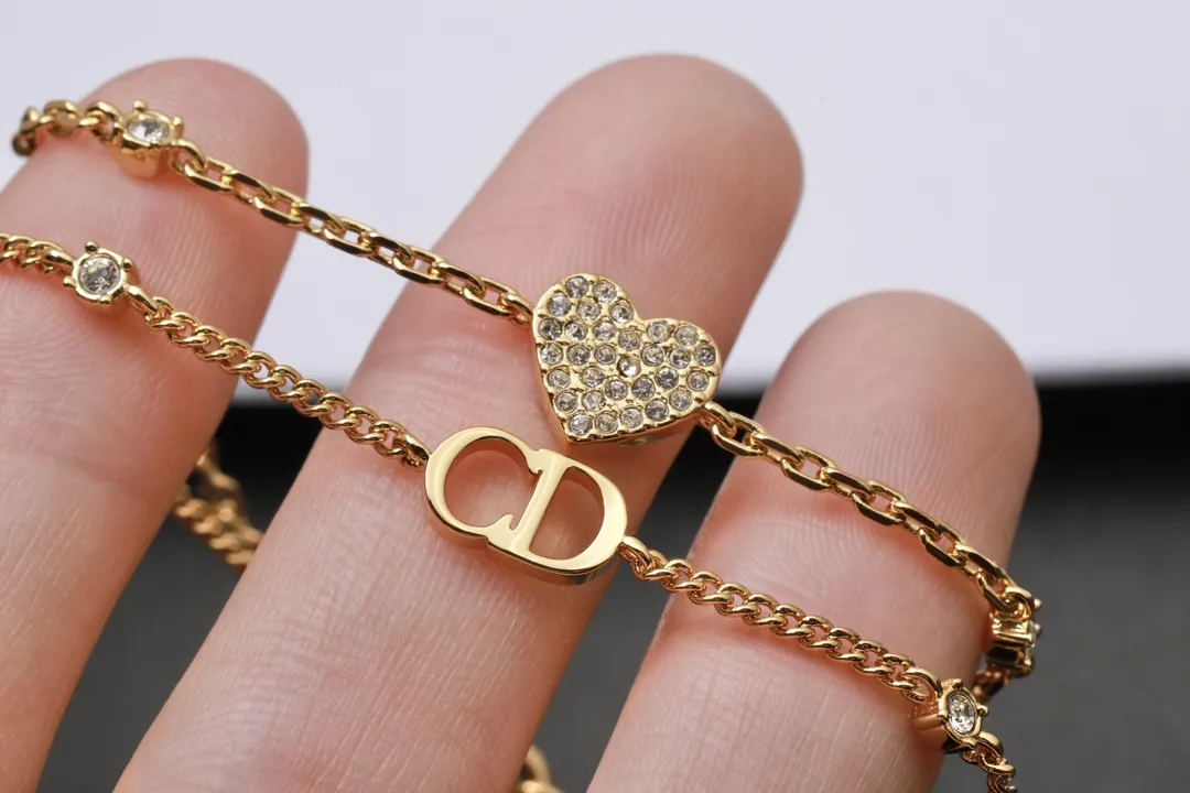 Crystal Heart Charm Bracelet (Gold-Plated Brass) D13517468 — view 4