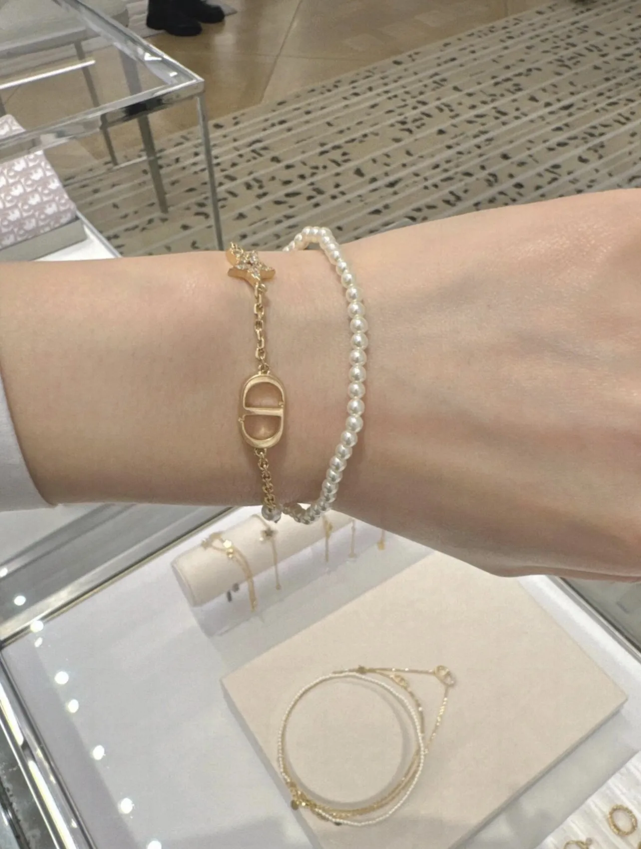 Petit CD Double-Strand Resin Pearl Bracelet D14517691 — view 8