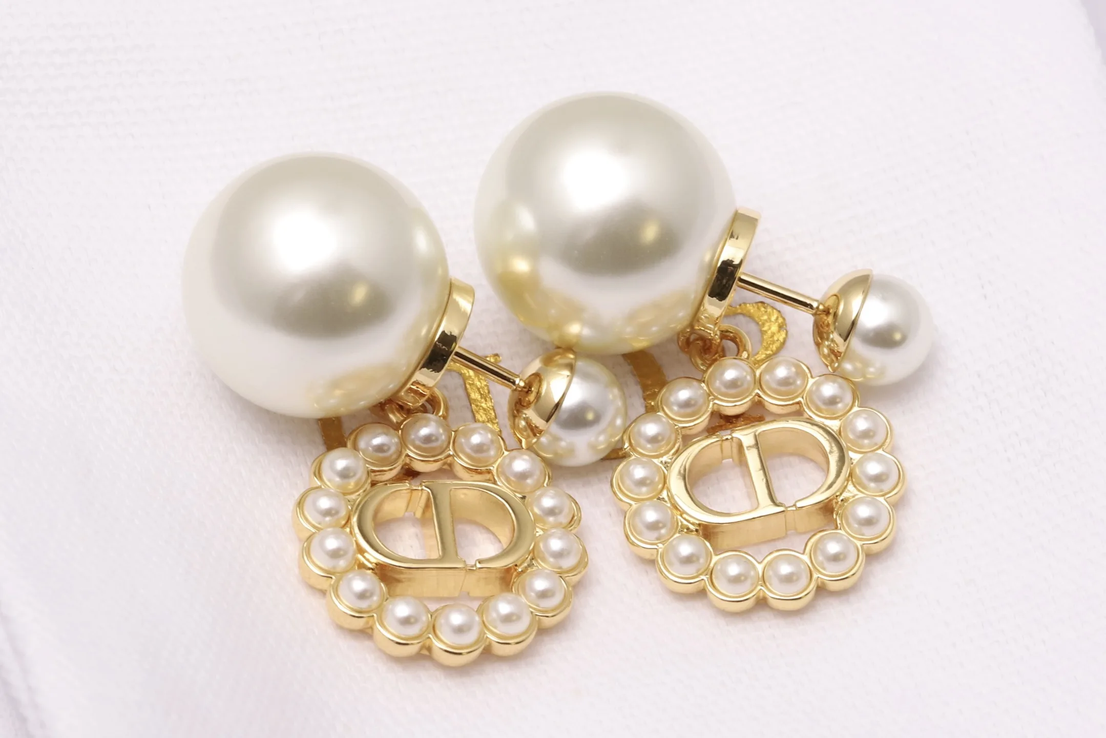 CD Navy Resin Pearl Drop Earrings D14017209 — view 3
