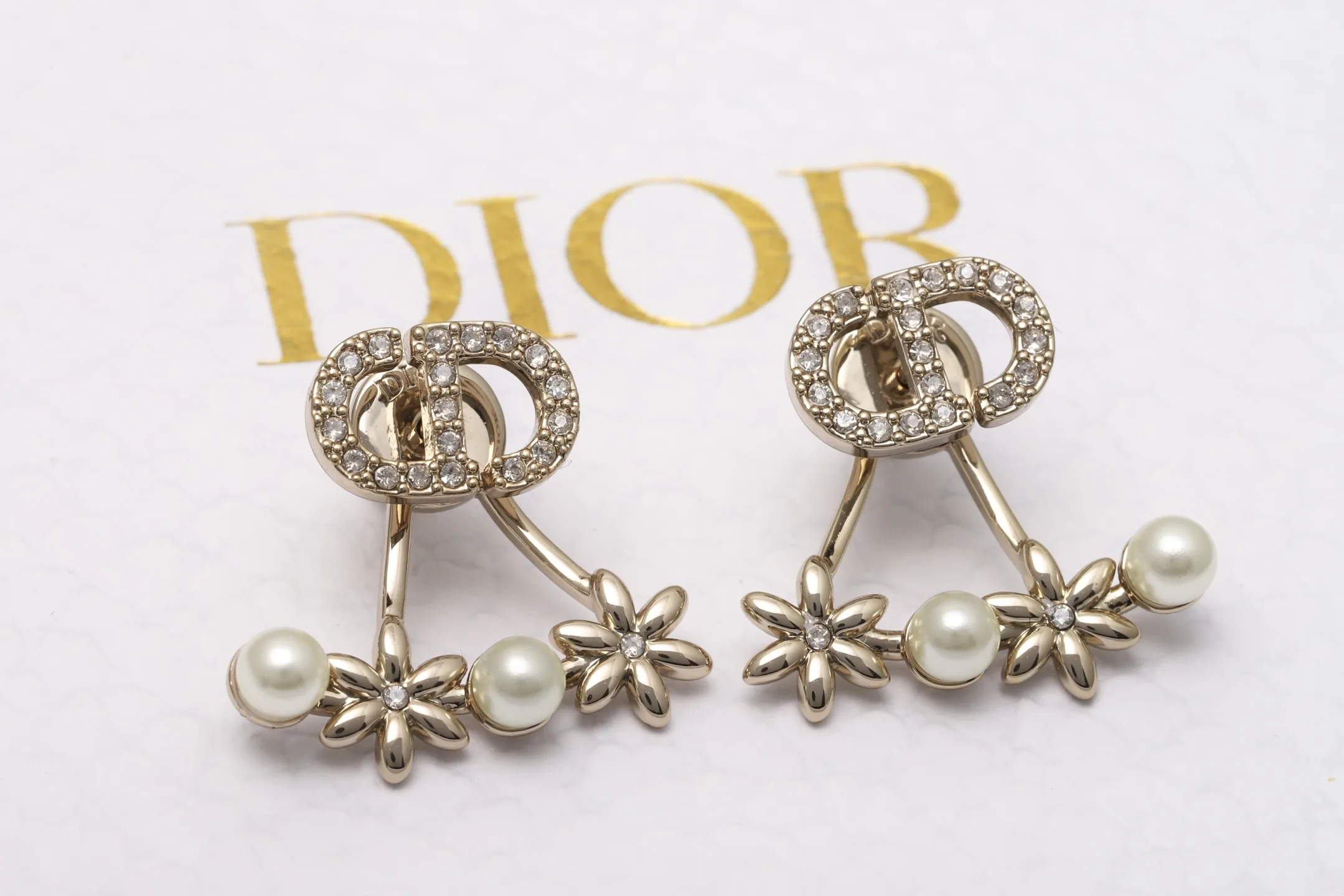 CD Logo Pearl and Floral Stud Earrings D14017099 — view 4