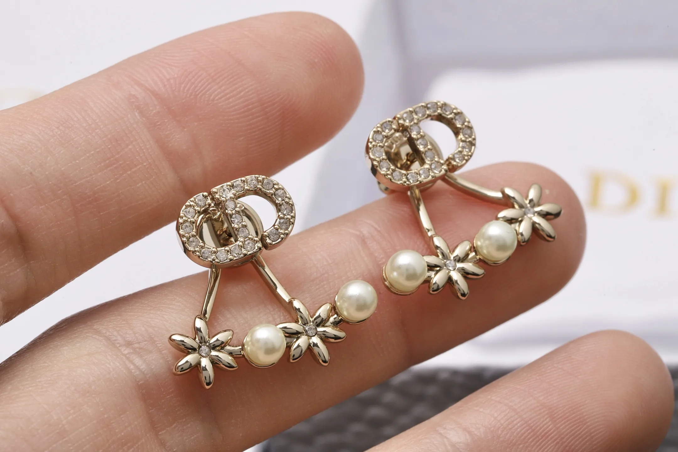 CD Logo Pearl and Floral Stud Earrings D14017099 — view 6