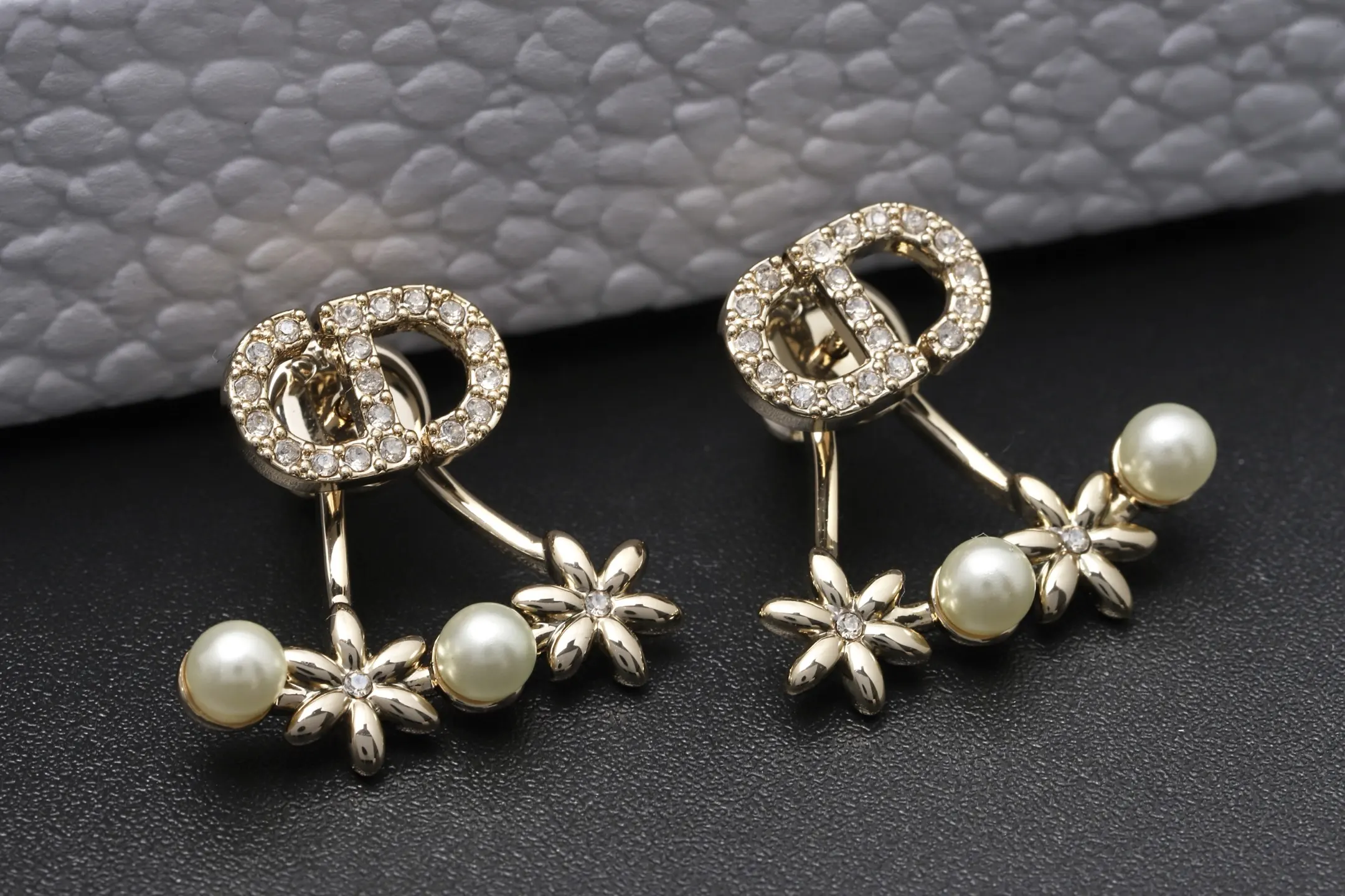 CD Logo Pearl and Floral Stud Earrings D14017099 — view 7