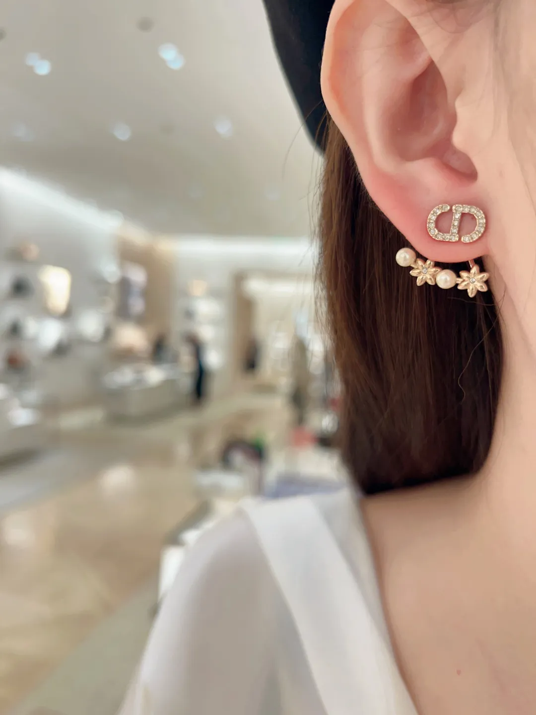 CD Logo Pearl and Floral Stud Earrings D14017099 — view 8