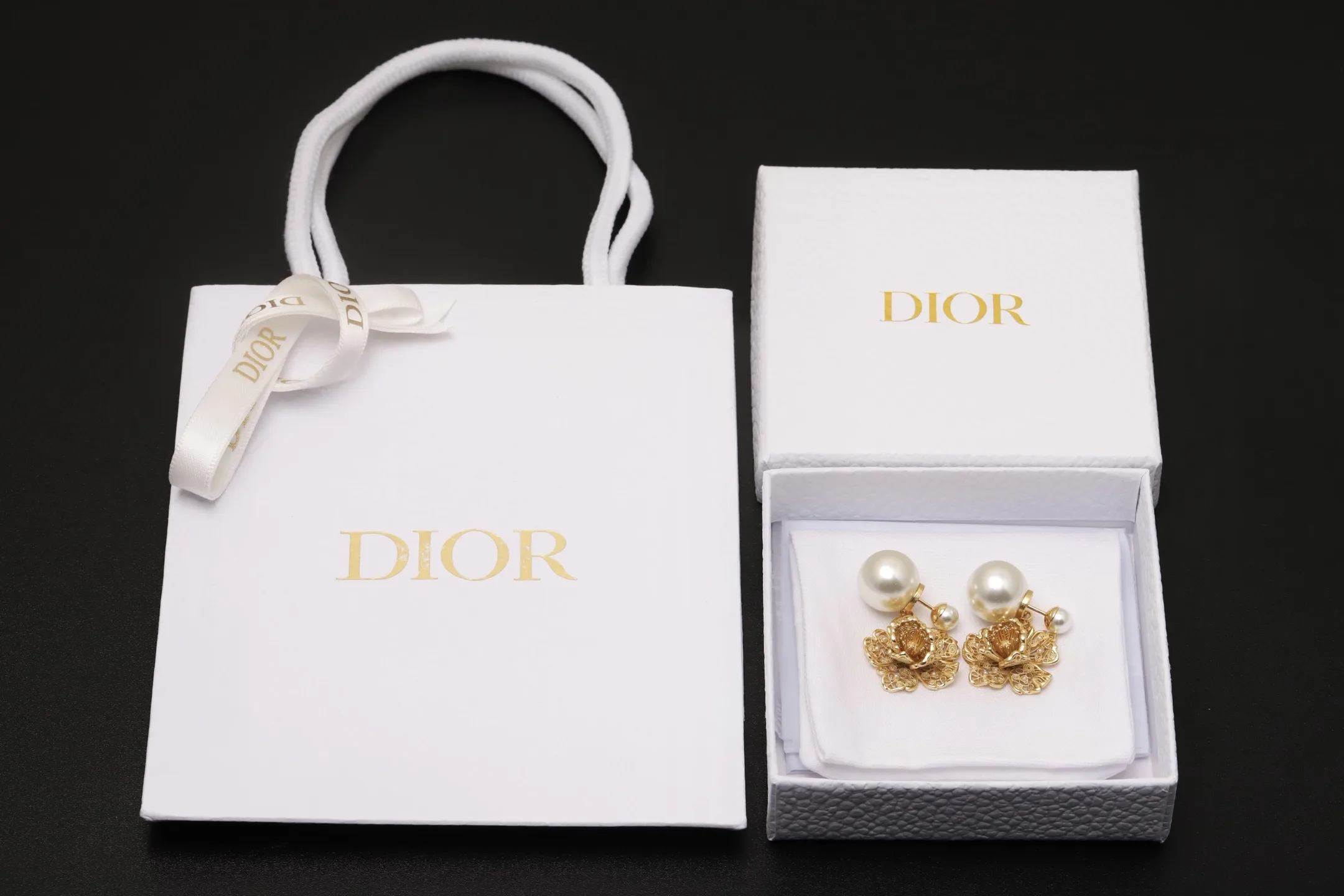 Tribales Peony and Resin Pearl Earrings D14017482 — view 2