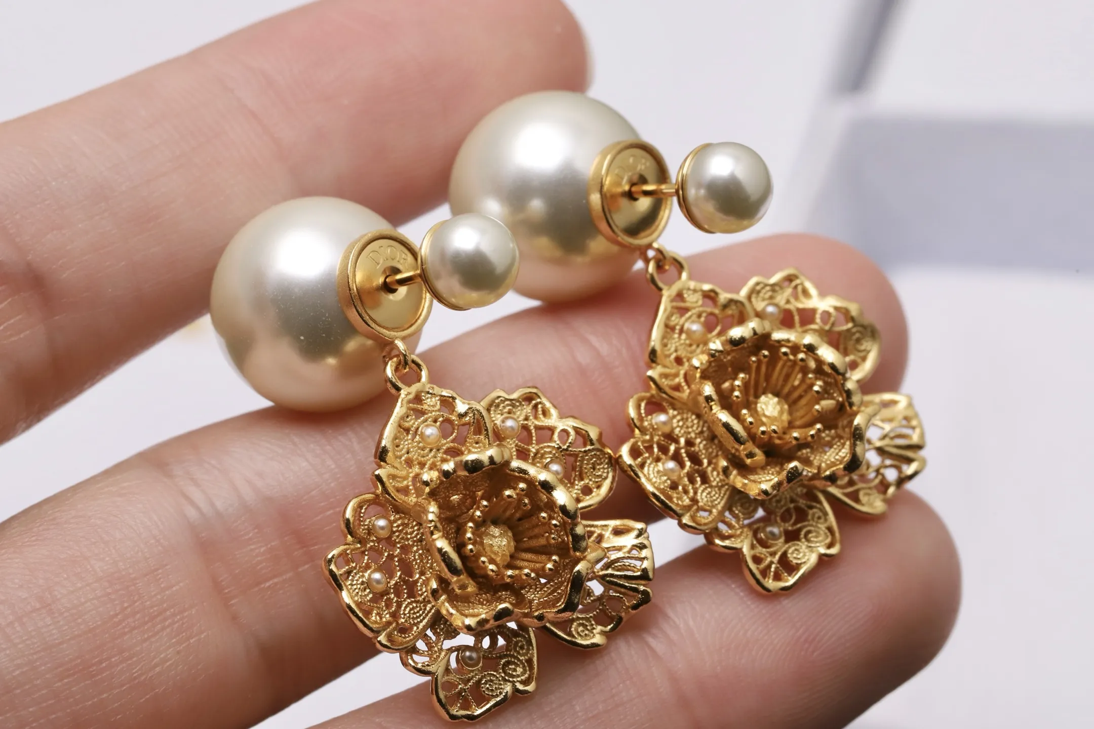 Tribales Peony and Resin Pearl Earrings D14017482 — view 4