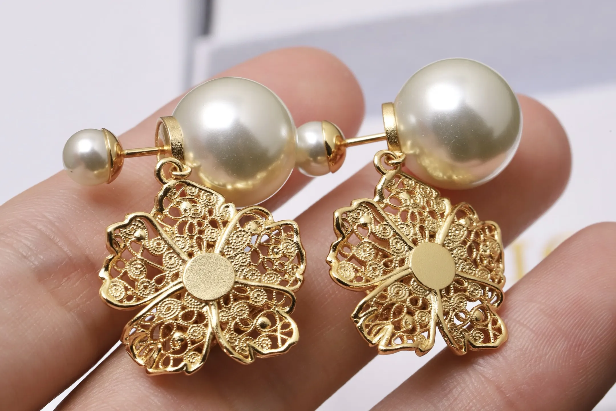 Tribales Peony and Resin Pearl Earrings D14017482 — view 5